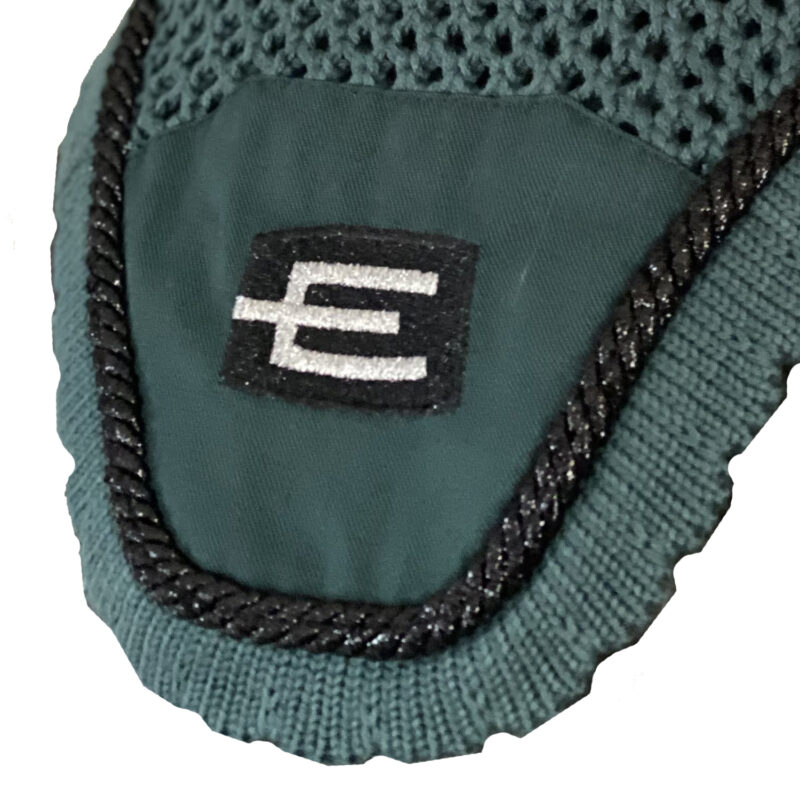 Equiline E-logga Loop tävlingshuva i grönt med svart passpoal - Bild 2