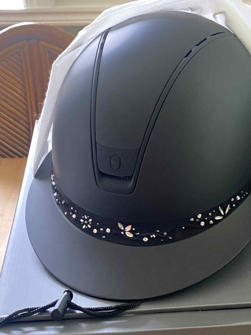 Miss Shield 2.0 matt svart, svart matt trim och flower Swarovski jewlery frontalband - Bild 2